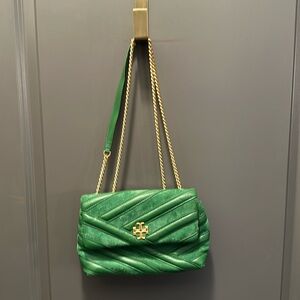 Tory Burch Emerald Quilted Crossbody Bag. Barely used. Excellent condition.